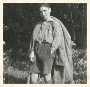 Fredy in Pfadfinderkutte, um 1930, Stadtarchiv Aachen. Fredy in Pfadfinderkutte, um 1930, Stadtarchiv Aachen.