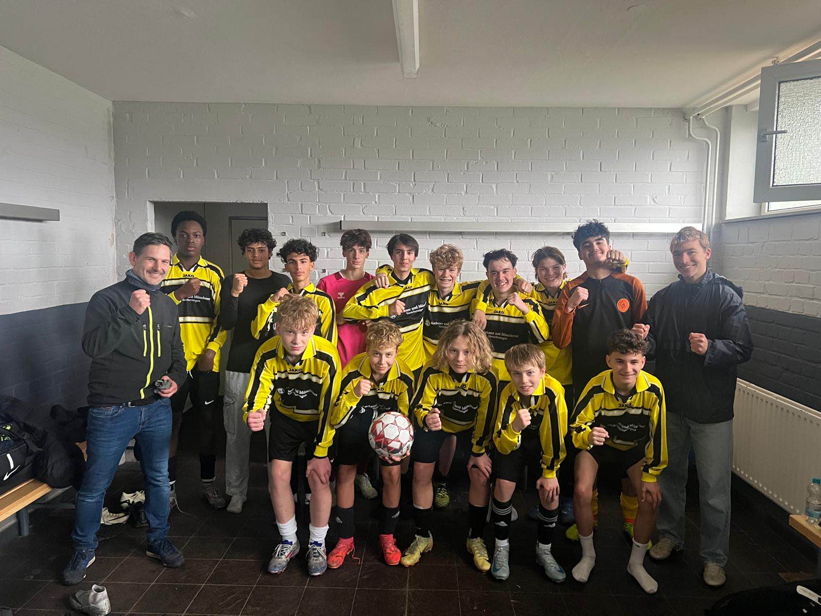 U18 Schulmannschaft Fußball in der Vorrunde erfolgreich