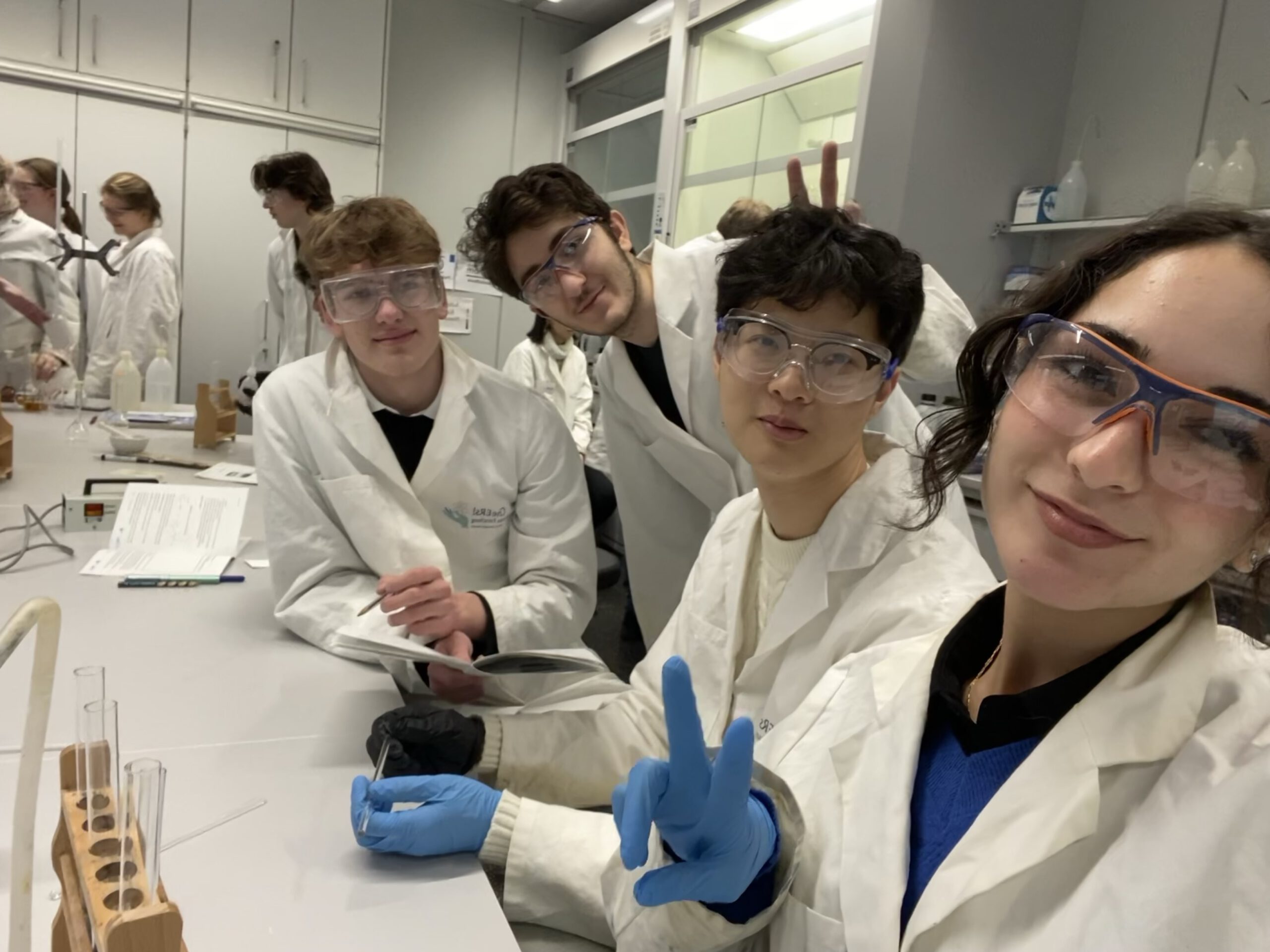Ein Tag im RWTH-Schülerlabor: Chemie hautnah erleben