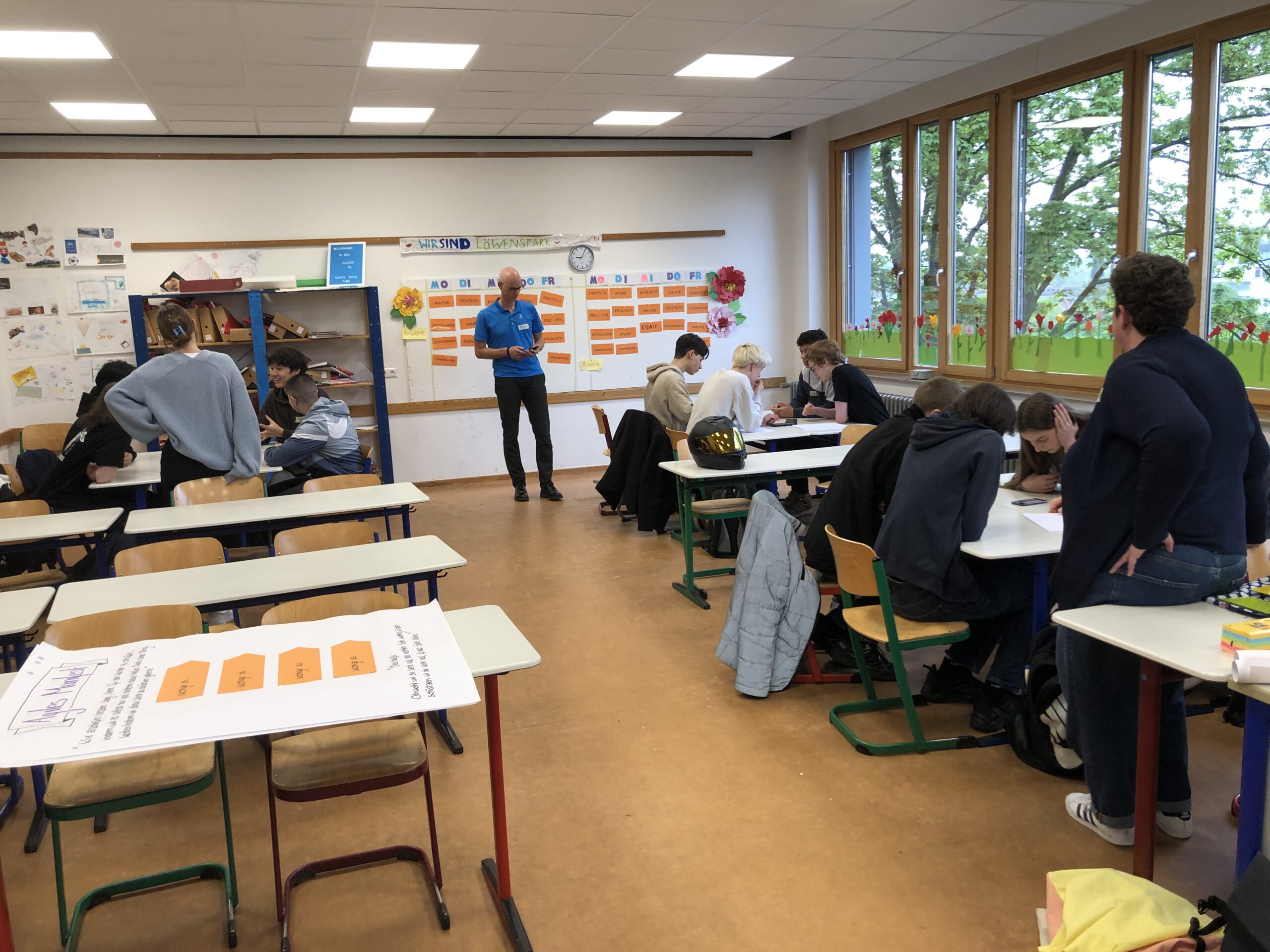 Rugby im Informatik-LK? Agil sein zwischen Papierschiffchen und Softwareentwicklung